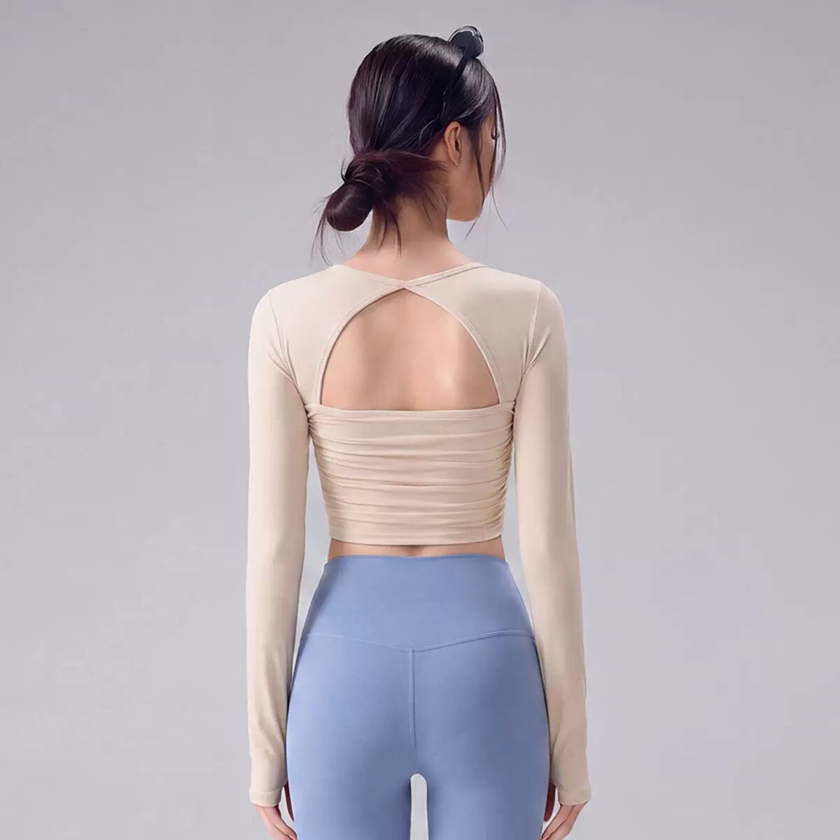 بلوزة يوغا نسائية بأكمام طويلة - مراجعة Pilates Yoga One وسعره